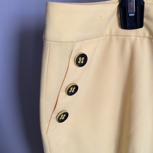 NWT! Bar lll Ladies Yellow Button Detail Trousers - Picture 3 of 8